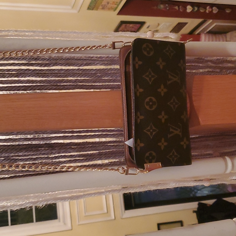 LOUIS VUITTON New  Hp    new  LARGE MOINETE WALLET MADE INTO CROSSBERRY
